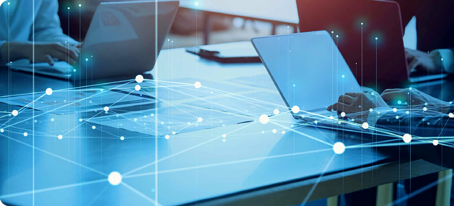 通过“人与数字化的结合”，实现快速灵活响应。